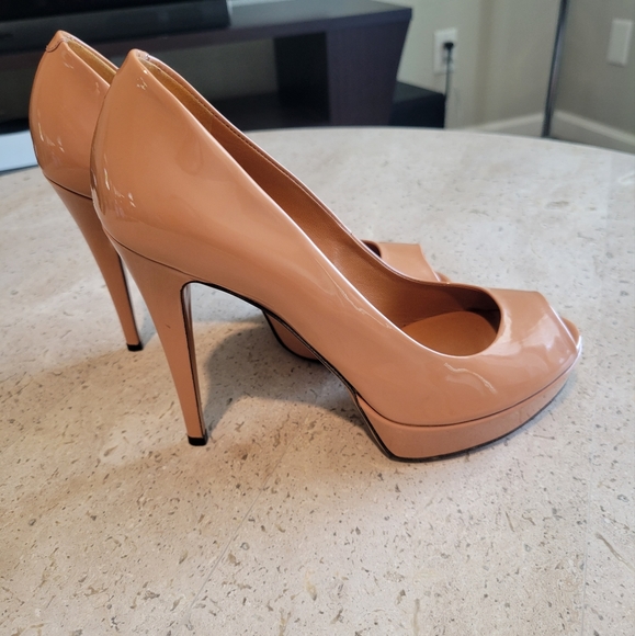 GUCCI Betty Platform Pump - Picture 3 of 13